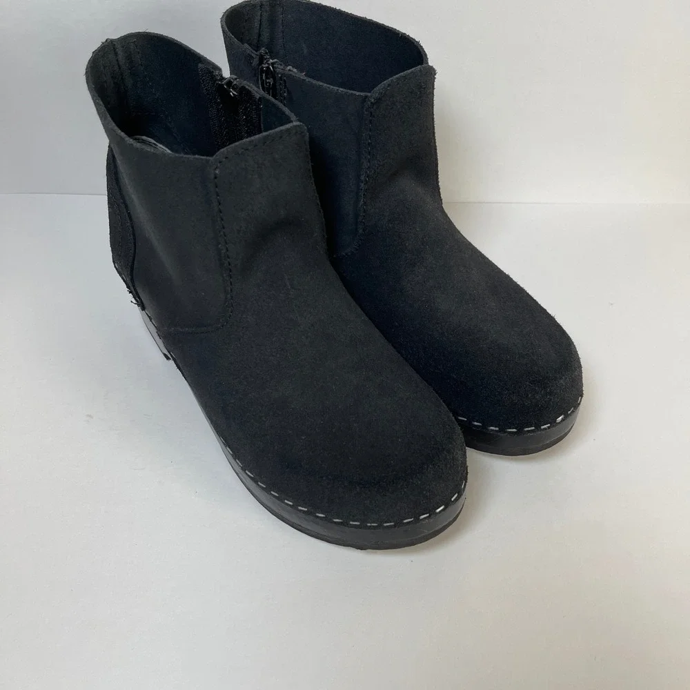 Hanna Anderson Girl's Size 36 US Size 4-4.5 Suede and Wooden Zipper Boot Clogs